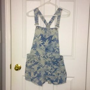 Zara overall shorts, size small. Denim material. Excellent condition.